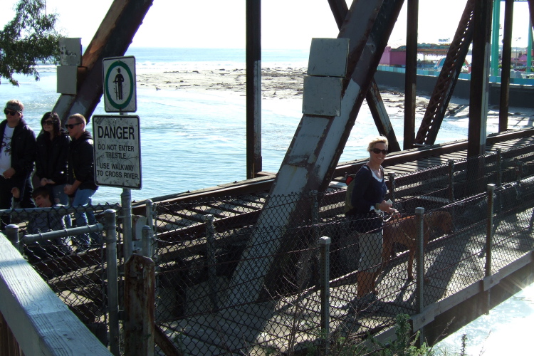 Crossing the San Lorenzo River toward the Boardwalk.