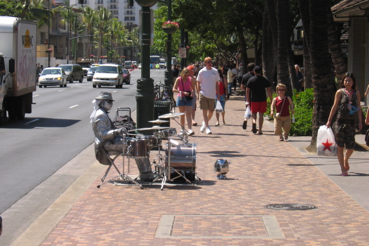 Silver man drumming on Kalakaua Ave.