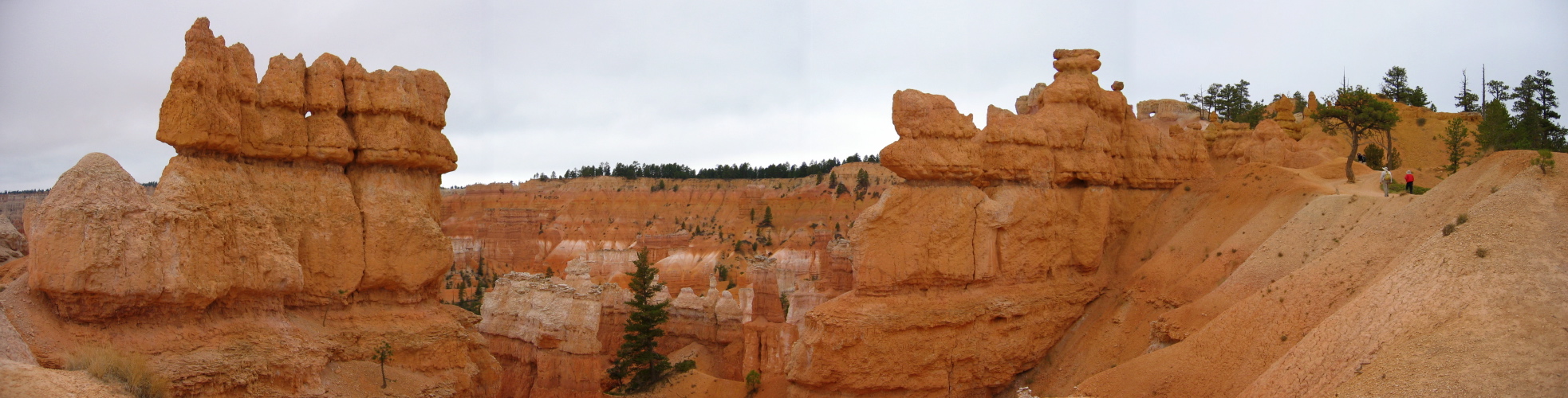 David and Kay (extreme right) hiking up the Queens Garden Trail to Sunrise Point.