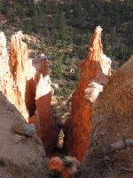 Broken stone wedged between two hoodoos.