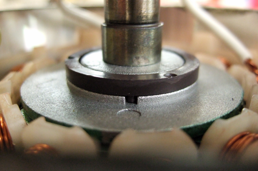 Cyclone motor (360w model), showing rotor and Hall magnet ring with orientation pin.