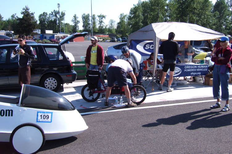 More milling about before the race.