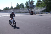 Mickey Deagle starts another lap.