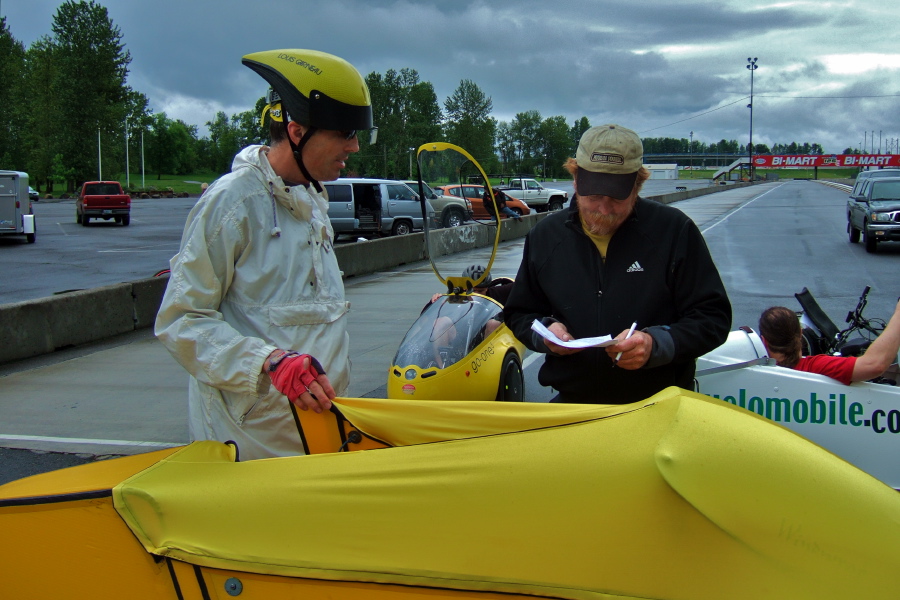 Bill gets checked in by the race official, Bill Bates.