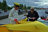 Bill gets checked in by the race official, Bill Bates.