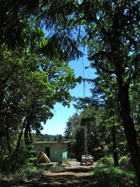 HF antenna at north end of the peak