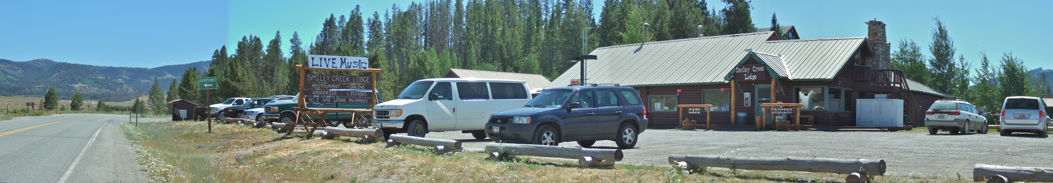Smiley Creek Lodge
