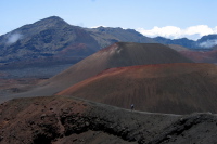 Laura running along the edge of the cone, Ka Lu'u o ka 'O'o.
