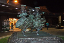 Hawaiian dancers at the airport