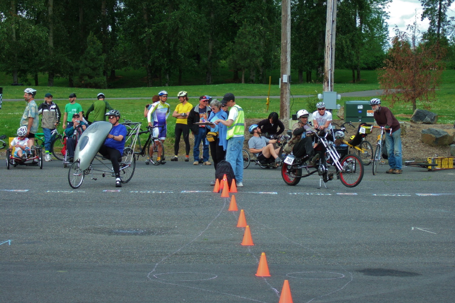 Lonnie Morse on Gold Rush vs. Joe Kochanowski on his chopper.