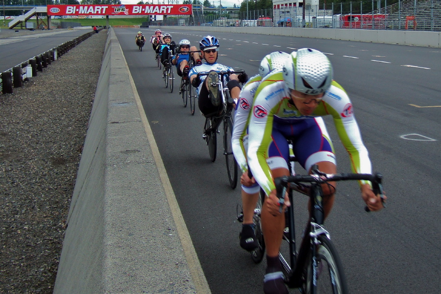 The upright tandem pulls the lead group.