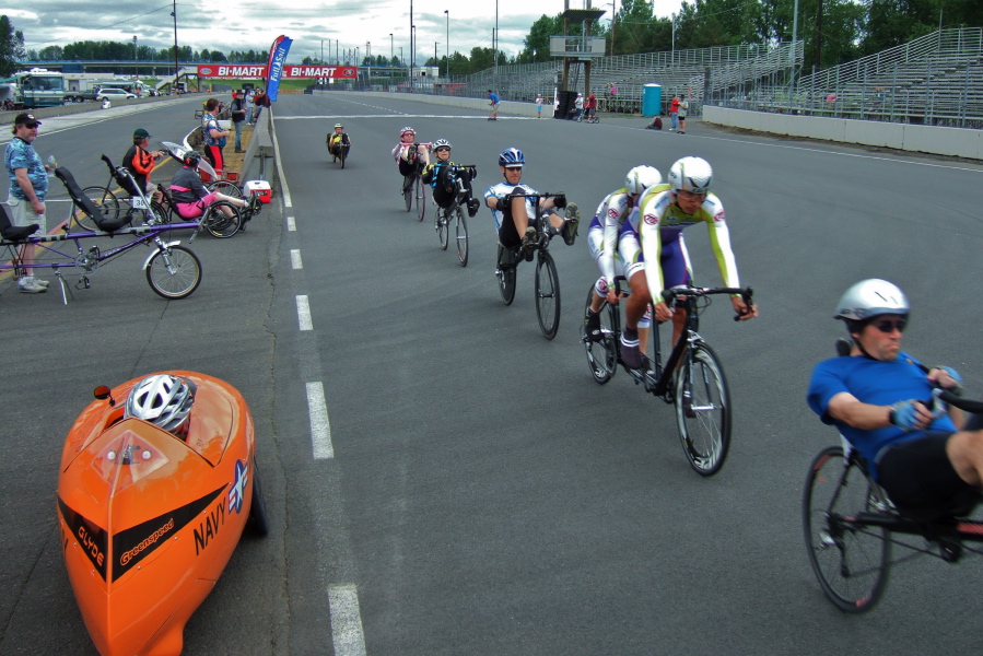 The lead group goes by again.