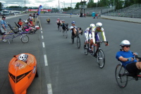 The lead group goes by again.