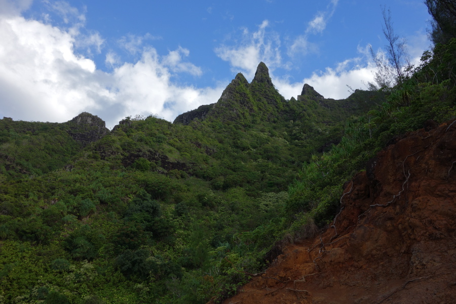 Makana, Maunahu, and Maunapuluo