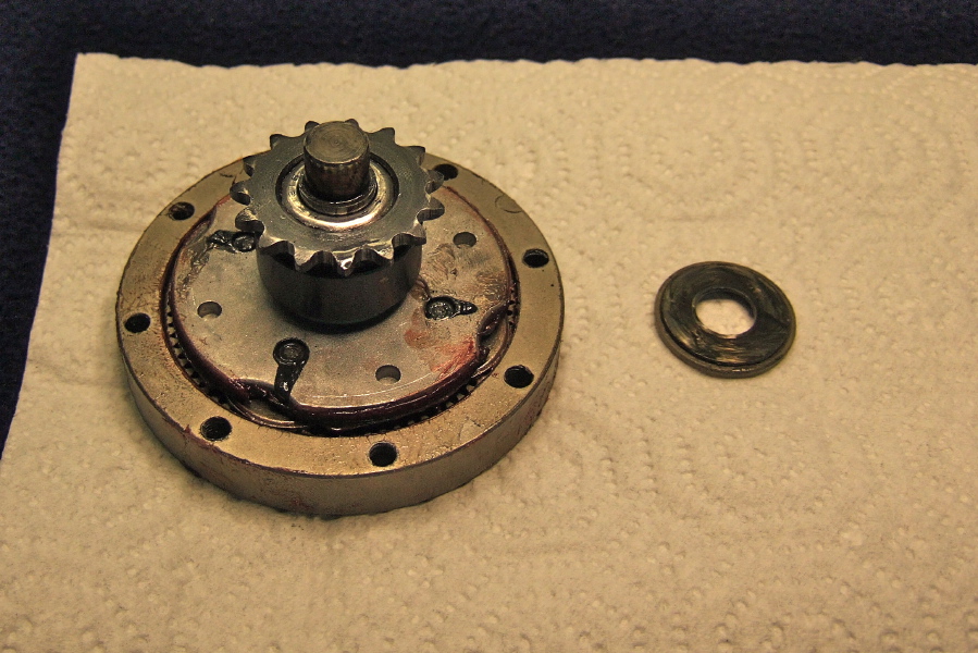 15t sprocket positioned on pinion