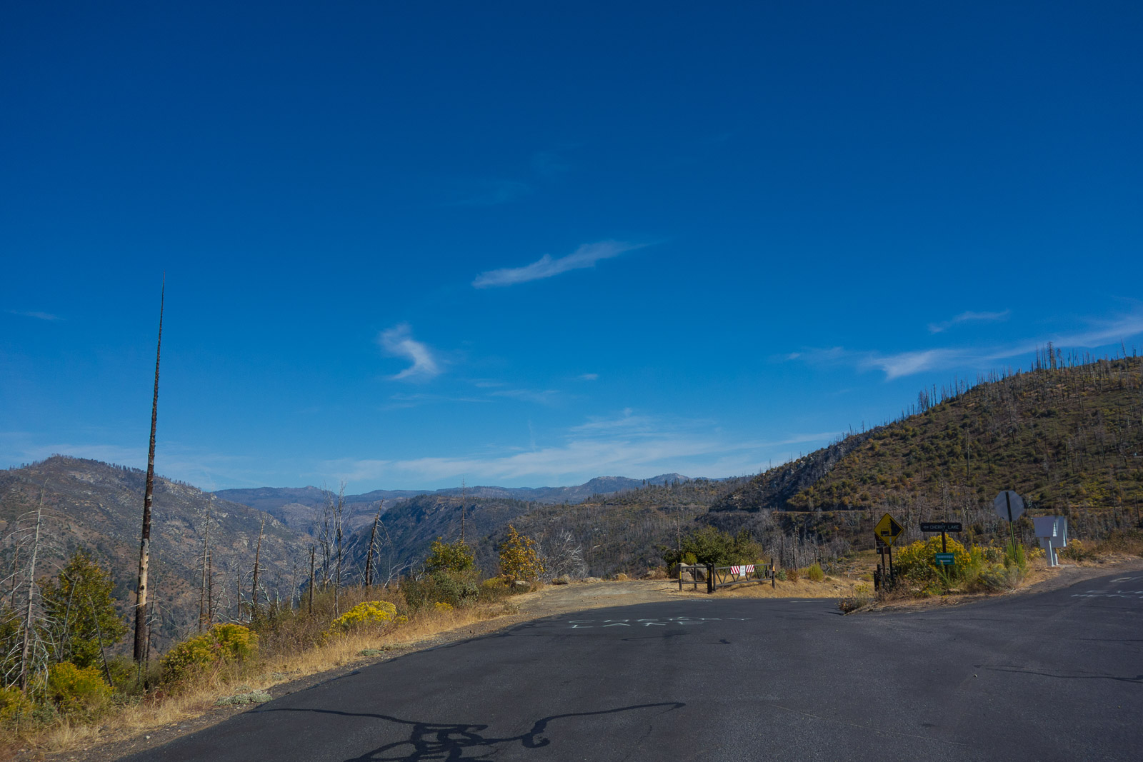 Mather Road goes to the right and runs along the rim of the Canyon.