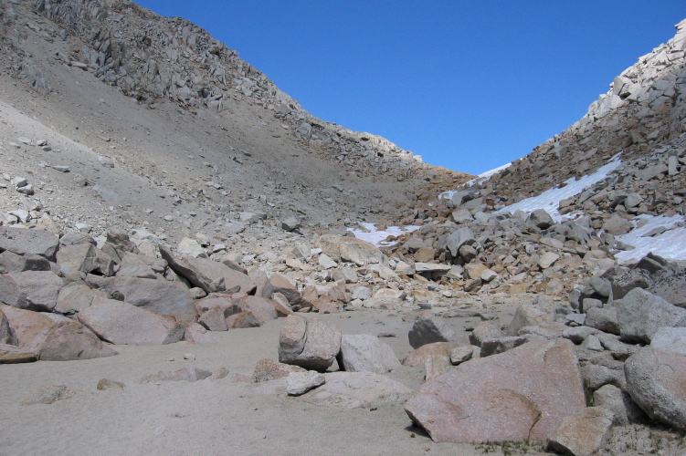 Approaching Mono Pass from the south.