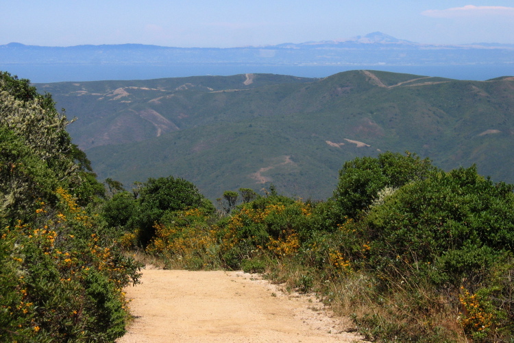 Descending the Montara Mountain Trail (1630ft)