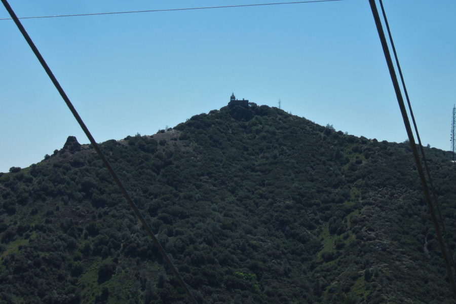 Devil's Pulpit (left) and the summit of Mt. Diablo (3849ft) (right) from North Peak (3557ft)