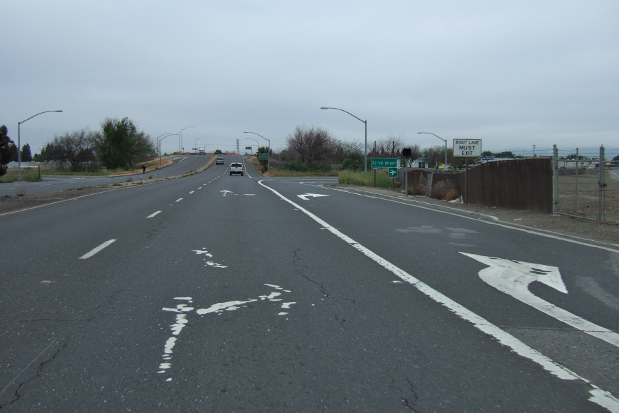 Riding through the bicycle-unfriendly De La Cruz/Trimble - US101 junction