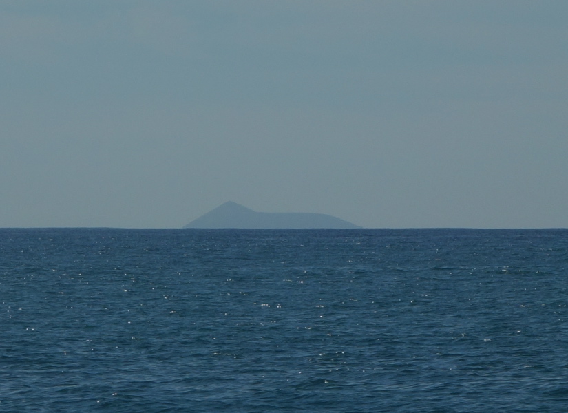 Lehua Rock, north of Ni'ihau