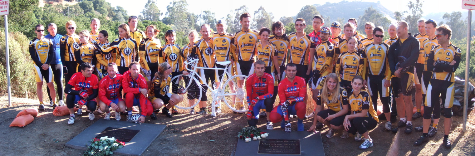 Roaring Mouse and Third Pillar teams at the monument.