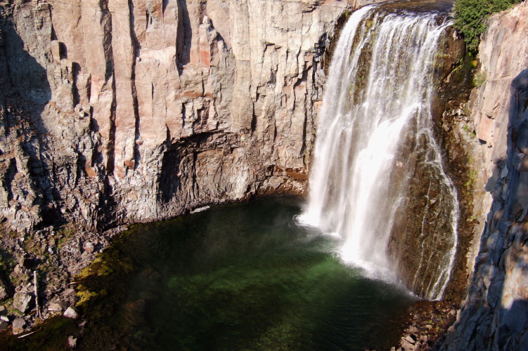 Rainbow Falls and its pool.