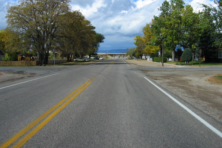 A residential neighborhood in Beaver, UT at the start of UT21, westbound.