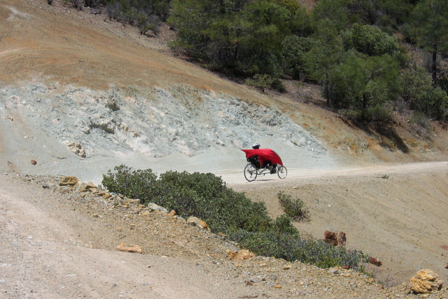 Ron passes more serpentine. (3720ft)