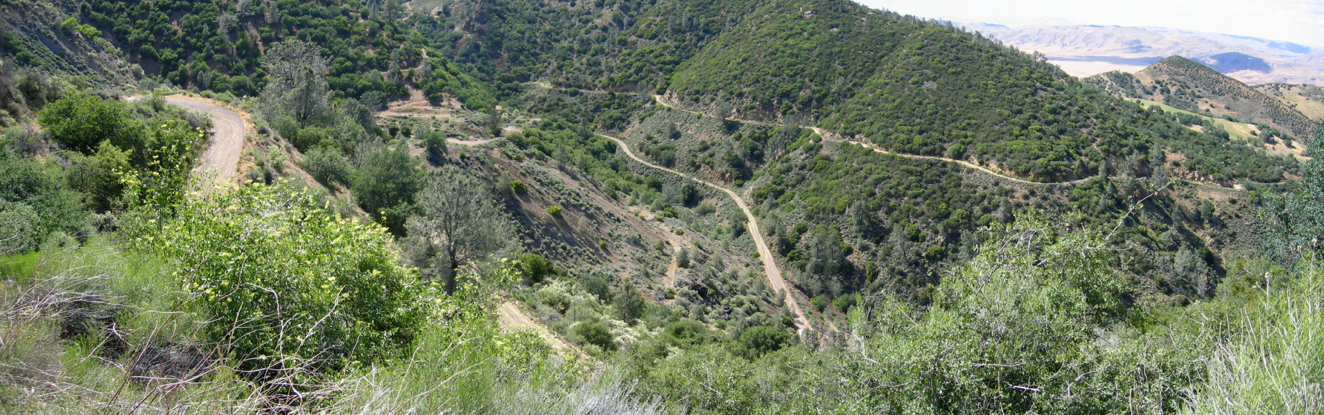 Road zig-zagging down into Idria. (3560ft)