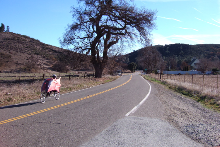 CA25 at CA146 (Pinnacles East Entrance).