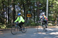 Vicki Pelton (left) and Dave Ziegler descend Star Hill Rd. (2070ft)