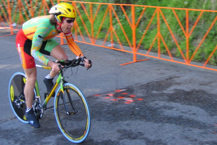 Scott Kwizanski (Kodak Gallery.com/<br>Sierra Nevada) starts up Telegraph Hill. (3)