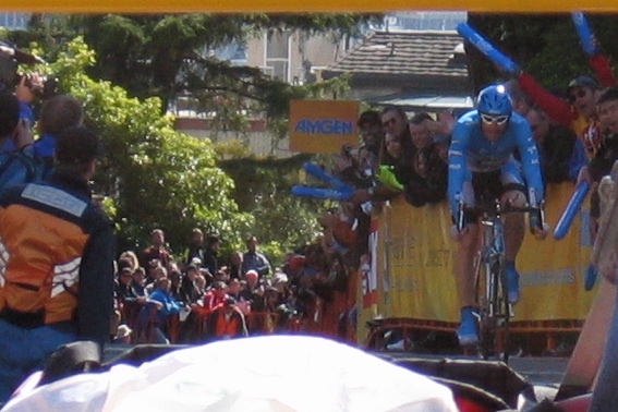 George Hincapie crosses the finish line.