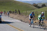 More riders split from the peloton (3)