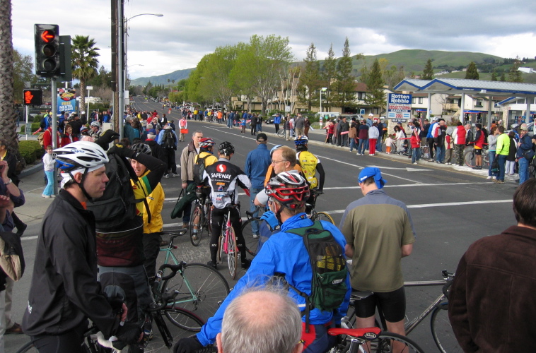 Spectators at Piedmont and Sierra Rds.