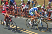 Damiano Caruso (r) and Amael Moinard press on to the finish.
