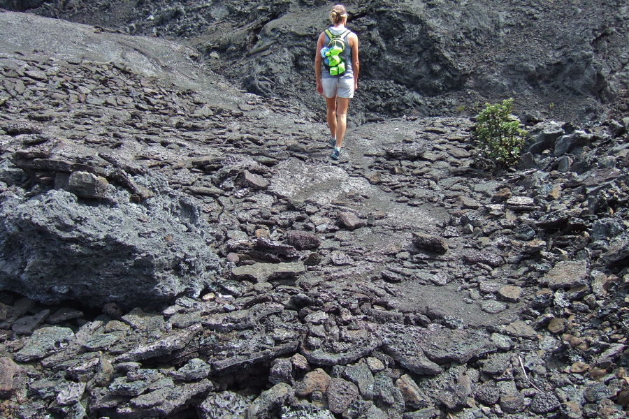 Laura goes to explore a cave in the side of Pu'u Pua'i.