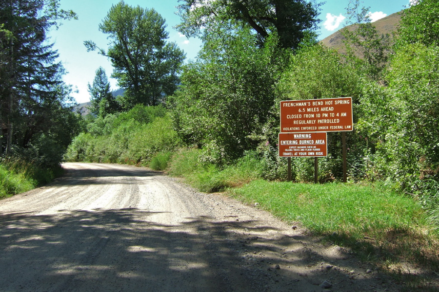 I did not explore the dirt road to the hot spring on this trip as I had another goal