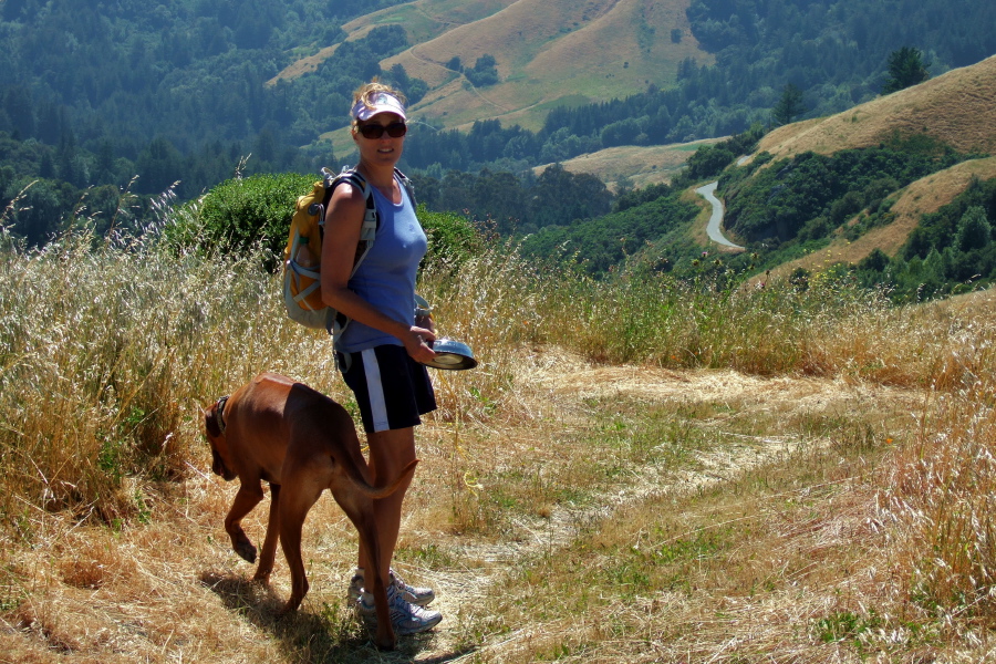 Kumba and Laura descend from the south summit.