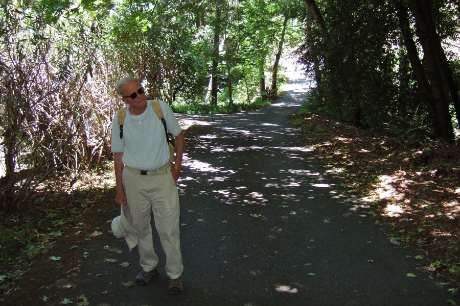 Starting up the Razorback Ridge Trail