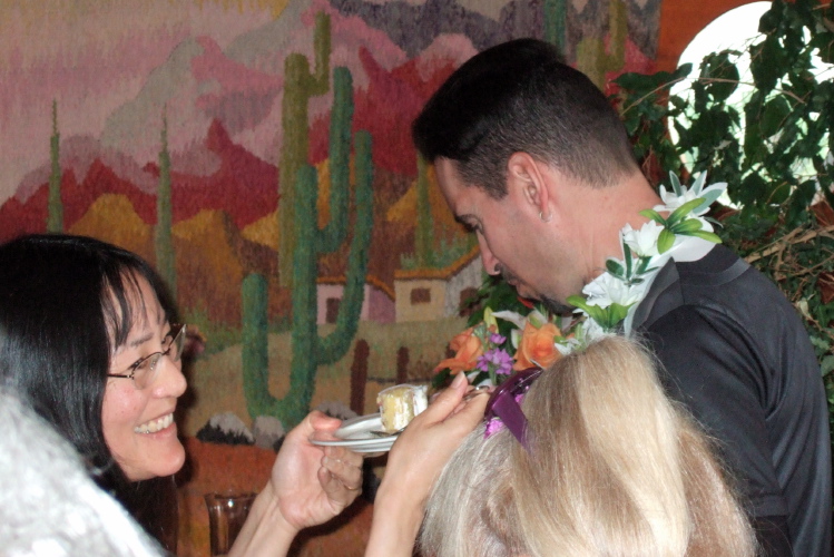 Michi feeding cake to Zach.