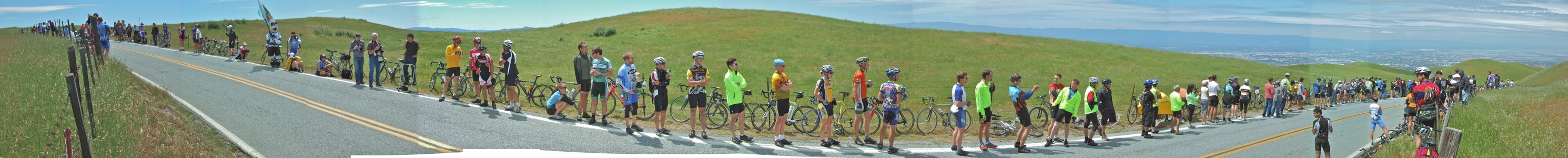 Spectators line Sierra Road for the Tour of California - 5/2010